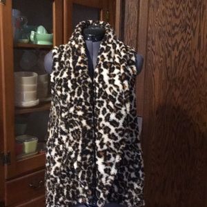 Harlow and Rose fleece vest NWT